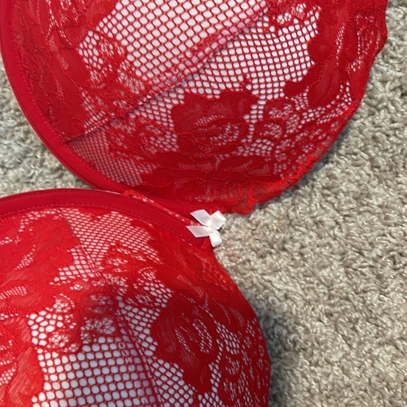 - Torrid lace red bra - Picture 2 of 6